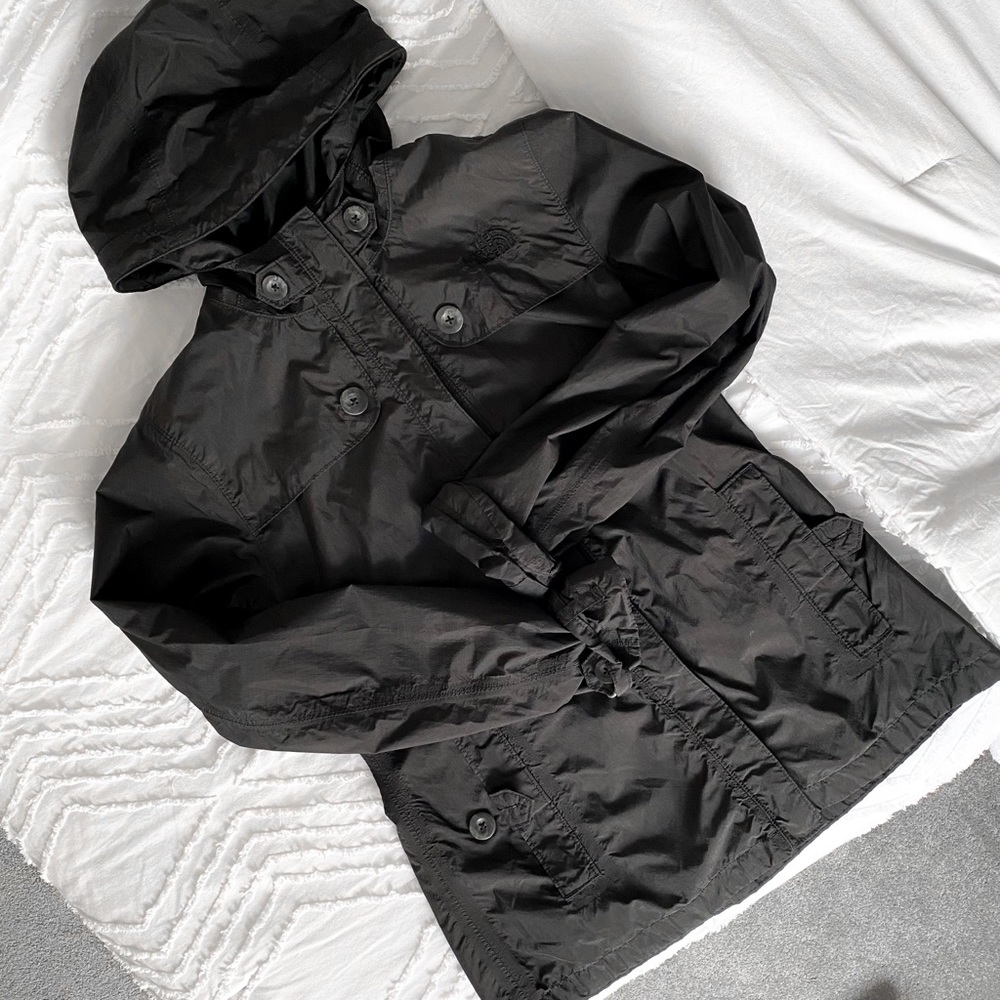 🌟 The North Face Rain Jacket